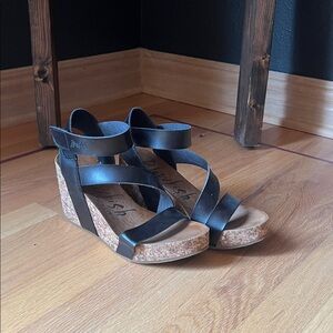 Stylish Black Wedge Sandals